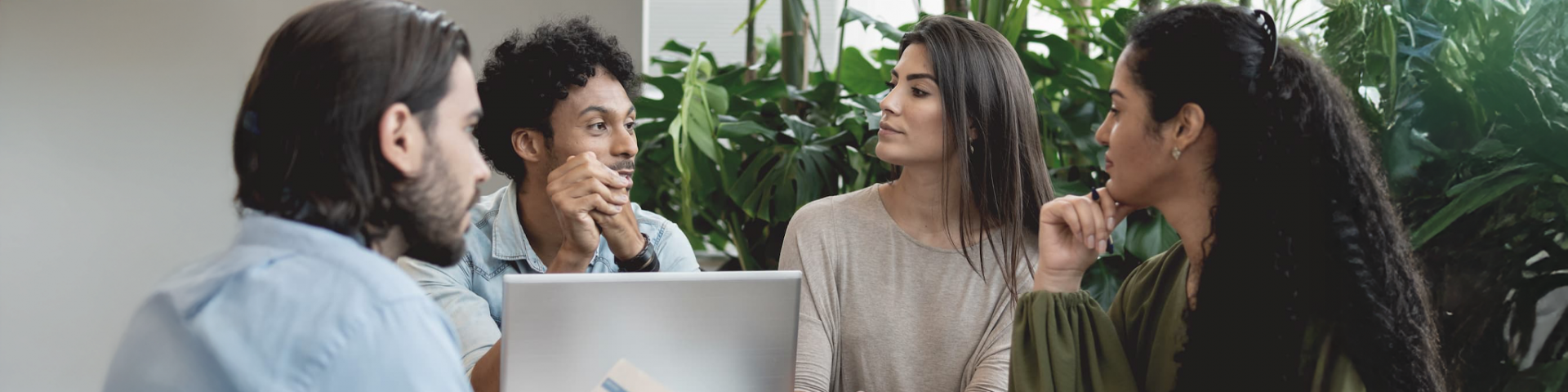 Grupo de jovenes emprendedores